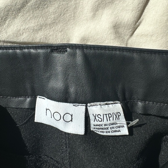 Black leather pants - Picture 3 of 4